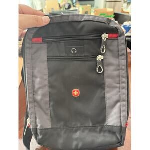 NWT SWISSGEAR SA1092 VERTICAL Travel BAG ADJUSTABLE STRAP BLACK/GRAY